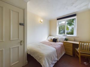 bed 5- click for photo gallery